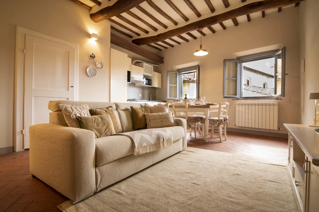 Holiday home with spacious and bright living room in the historic center of San Miniato